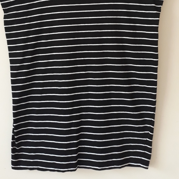 🍾🍾Host pick🍾🍾UNIQLO short sleeve tunic - Picture 3 of 9